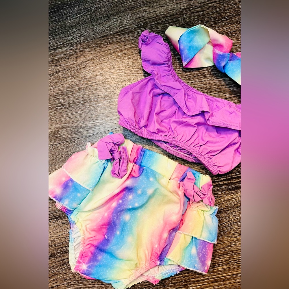 Baby girl ruffle trim top with shorts and matching bow.